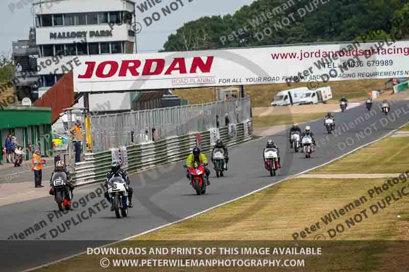 Vintage motorcycle club;eventdigitalimages;mallory park;mallory park trackday photographs;no limits trackdays;peter wileman photography;trackday digital images;trackday photos;vmcc festival 1000 bikes photographs